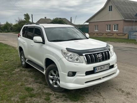 Тойота Ленд Крузер Прадо 150 2012 в Сумах на Automoto.ua Белый Тойота Ленд Крузер Прадо 150, объемом двигателя 2.7 л и пробегом 293 тыс. км за 18500 $, фото 1 на Automoto.ua