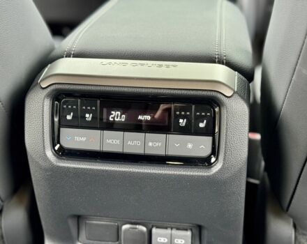 Бежевый Тойота Ленд Крузер Прадо 150, объемом двигателя 2.8 л и пробегом 15 тыс. км за 67900 $, фото 14 на Automoto.ua