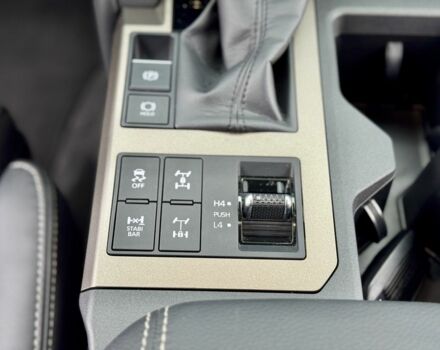 Бежевый Тойота Ленд Крузер Прадо 150, объемом двигателя 2.8 л и пробегом 15 тыс. км за 67900 $, фото 17 на Automoto.ua