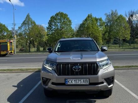 Тойота Ленд Крузер Прадо 150 2021 в Харькове на Automoto.ua Бежевый Тойота Ленд Крузер Прадо 150, объемом двигателя 4 л и пробегом 162 тыс. км за 44500 $, фото 1 на Automoto.ua