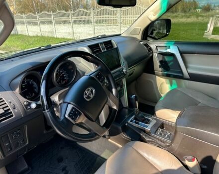 Черный Тойота Ленд Крузер Прадо 150, объемом двигателя 4 л и пробегом 231 тыс. км за 26500 $, фото 10 на Automoto.ua