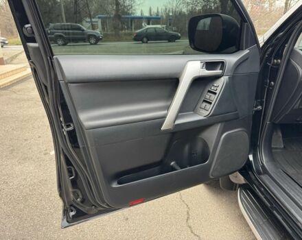 Черный Тойота Ленд Крузер Прадо 150, объемом двигателя 4 л и пробегом 62 тыс. км за 46000 $, фото 18 на Automoto.ua