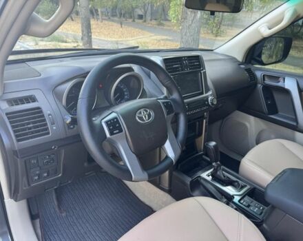 Серый Тойота Ленд Крузер Прадо 150, объемом двигателя 2.7 л и пробегом 255 тыс. км за 21900 $, фото 2 на Automoto.ua