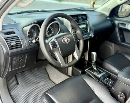 Серый Тойота Ленд Крузер Прадо 150, объемом двигателя 4 л и пробегом 173 тыс. км за 27000 $, фото 12 на Automoto.ua