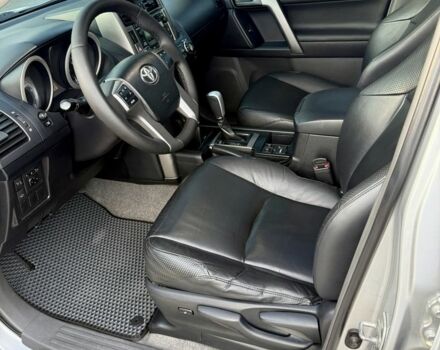 Серый Тойота Ленд Крузер Прадо 150, объемом двигателя 4 л и пробегом 173 тыс. км за 27000 $, фото 13 на Automoto.ua