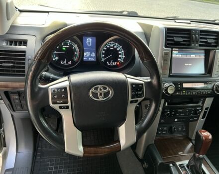 Серый Тойота Ленд Крузер Прадо 150, объемом двигателя 4 л и пробегом 276 тыс. км за 21999 $, фото 2 на Automoto.ua