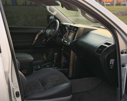 Сірий Тойота Ленд Крузер Прадо 150, об'ємом двигуна 3 л та пробігом 240 тис. км за 21500 $, фото 3 на Automoto.ua