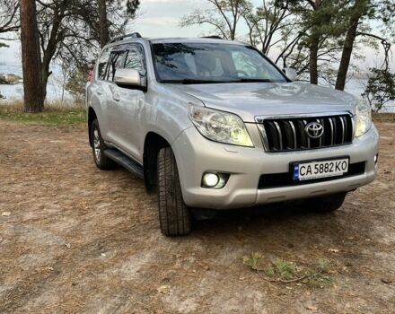 Серый Тойота Ленд Крузер Прадо 150, объемом двигателя 3 л и пробегом 490 тыс. км за 22500 $, фото 1 на Automoto.ua