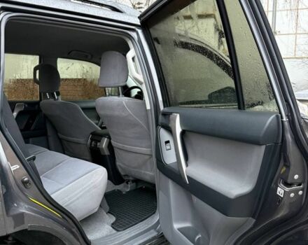 Серый Тойота Ленд Крузер Прадо 150, объемом двигателя 3 л и пробегом 185 тыс. км за 25500 $, фото 10 на Automoto.ua