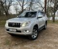 Серый Тойота Ленд Крузер Прадо 150, объемом двигателя 3 л и пробегом 490 тыс. км за 22500 $, фото 1 на Automoto.ua