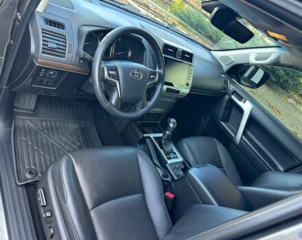 Серый Тойота Ленд Крузер Прадо 150, объемом двигателя 4.8 л и пробегом 72 тыс. км за 55000 $, фото 7 на Automoto.ua