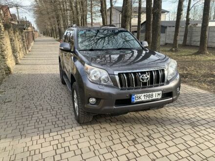 Серый Тойота Ленд Крузер Прадо 150, объемом двигателя 4 л и пробегом 183 тыс. км за 22000 $, фото 1 на Automoto.ua