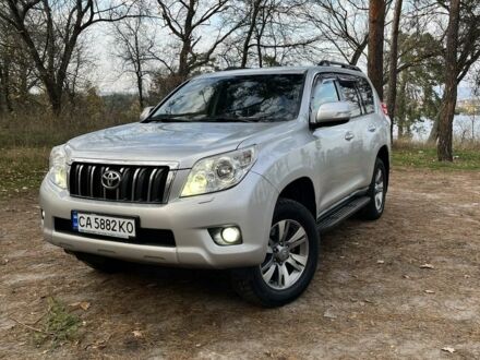 Серый Тойота Ленд Крузер Прадо 150, объемом двигателя 3 л и пробегом 490 тыс. км за 22500 $, фото 1 на Automoto.ua