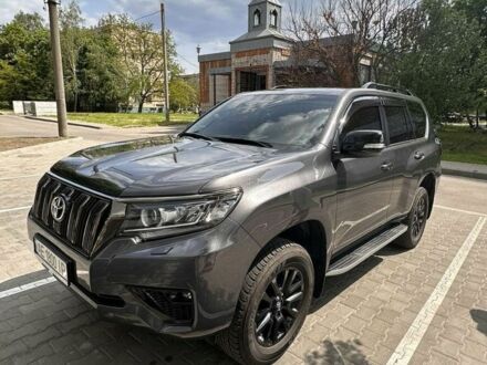 Тойота Ленд Крузер Прадо 150 2021 у Каменце-Подольском на Automoto.ua Сірий Тойота Ленд Крузер Прадо 150, об'ємом двигуна 4 л та пробігом 50 тис. км за 48700 $, фото 1 на Automoto.ua
