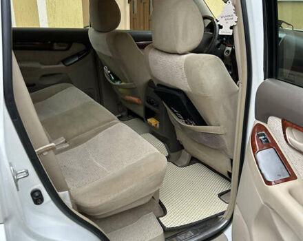 Белый Тойота Ленд Крузер Прадо, объемом двигателя 2.69 л и пробегом 250 тыс. км за 12000 $, фото 6 на Automoto.ua