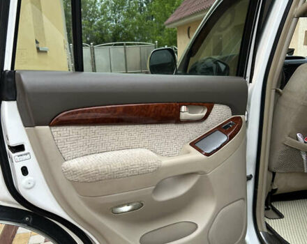 Белый Тойота Ленд Крузер Прадо, объемом двигателя 2.69 л и пробегом 250 тыс. км за 12000 $, фото 12 на Automoto.ua