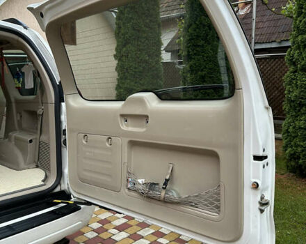 Белый Тойота Ленд Крузер Прадо, объемом двигателя 2.69 л и пробегом 250 тыс. км за 12000 $, фото 9 на Automoto.ua