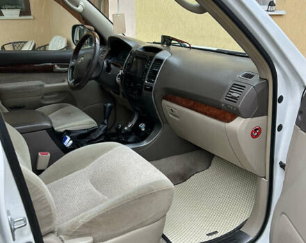 Белый Тойота Ленд Крузер Прадо, объемом двигателя 2.69 л и пробегом 250 тыс. км за 12000 $, фото 4 на Automoto.ua