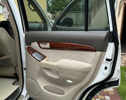 Белый Тойота Ленд Крузер Прадо, объемом двигателя 2.69 л и пробегом 250 тыс. км за 12000 $, фото 7 на Automoto.ua