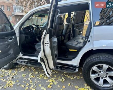 Белый Тойота Ленд Крузер Прадо, объемом двигателя 3.96 л и пробегом 257 тыс. км за 16900 $, фото 58 на Automoto.ua