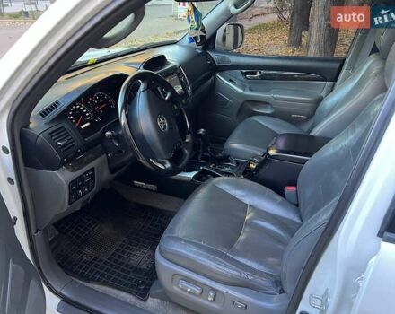 Белый Тойота Ленд Крузер Прадо, объемом двигателя 3.96 л и пробегом 257 тыс. км за 16900 $, фото 78 на Automoto.ua