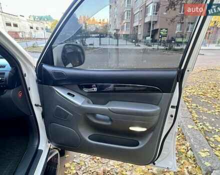 Белый Тойота Ленд Крузер Прадо, объемом двигателя 3.96 л и пробегом 257 тыс. км за 16900 $, фото 90 на Automoto.ua