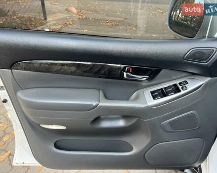 Белый Тойота Ленд Крузер Прадо, объемом двигателя 3.96 л и пробегом 257 тыс. км за 16900 $, фото 82 на Automoto.ua