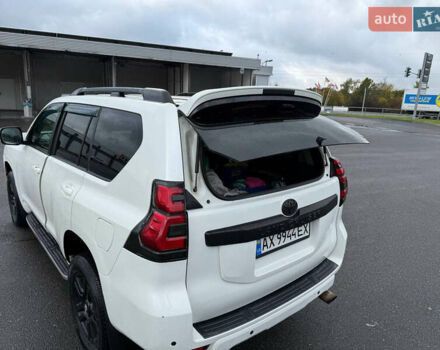 Белый Тойота Ленд Крузер Прадо, объемом двигателя 3.96 л и пробегом 320 тыс. км за 23999 $, фото 2 на Automoto.ua