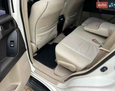 Белый Тойота Ленд Крузер Прадо, объемом двигателя 2.7 л и пробегом 228 тыс. км за 19950 $, фото 93 на Automoto.ua
