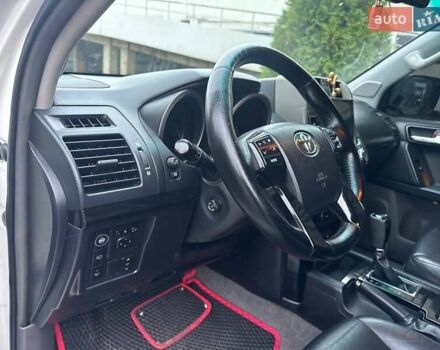 Белый Тойота Ленд Крузер Прадо, объемом двигателя 4 л и пробегом 237 тыс. км за 18750 $, фото 18 на Automoto.ua