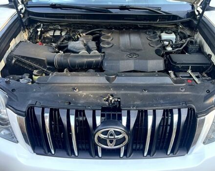 Белый Тойота Ленд Крузер Прадо, объемом двигателя 40 л и пробегом 180 тыс. км за 22500 $, фото 11 на Automoto.ua