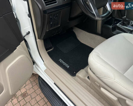 Белый Тойота Ленд Крузер Прадо, объемом двигателя 2.7 л и пробегом 228 тыс. км за 19950 $, фото 67 на Automoto.ua