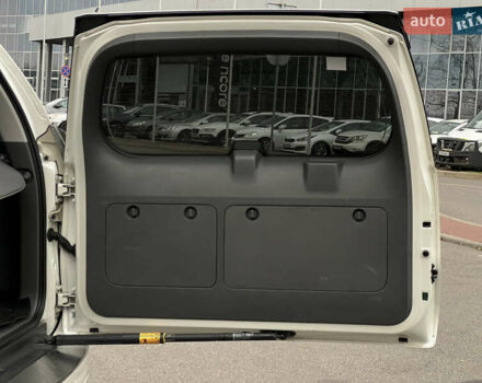 Белый Тойота Ленд Крузер Прадо, объемом двигателя 2.98 л и пробегом 150 тыс. км за 26500 $, фото 57 на Automoto.ua