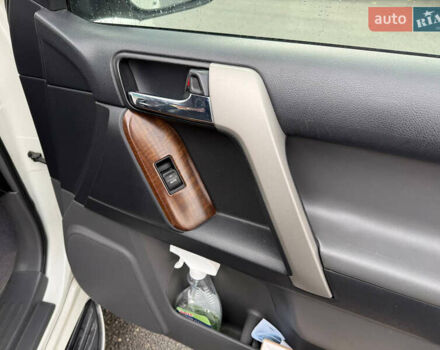 Белый Тойота Ленд Крузер Прадо, объемом двигателя 3.96 л и пробегом 320 тыс. км за 23999 $, фото 11 на Automoto.ua