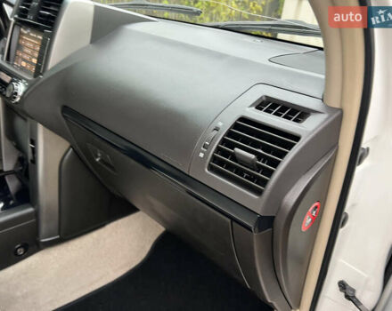 Белый Тойота Ленд Крузер Прадо, объемом двигателя 2.7 л и пробегом 228 тыс. км за 19950 $, фото 122 на Automoto.ua