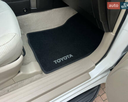 Белый Тойота Ленд Крузер Прадо, объемом двигателя 2.7 л и пробегом 228 тыс. км за 19950 $, фото 115 на Automoto.ua