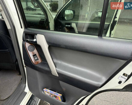 Белый Тойота Ленд Крузер Прадо, объемом двигателя 3.96 л и пробегом 320 тыс. км за 23999 $, фото 10 на Automoto.ua