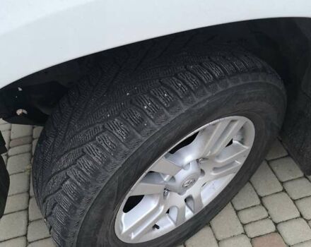 Белый Тойота Ленд Крузер Прадо, объемом двигателя 4 л и пробегом 320 тыс. км за 22000 $, фото 3 на Automoto.ua