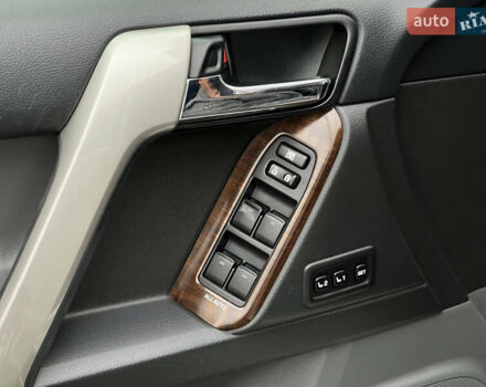 Белый Тойота Ленд Крузер Прадо, объемом двигателя 2.98 л и пробегом 150 тыс. км за 26500 $, фото 30 на Automoto.ua