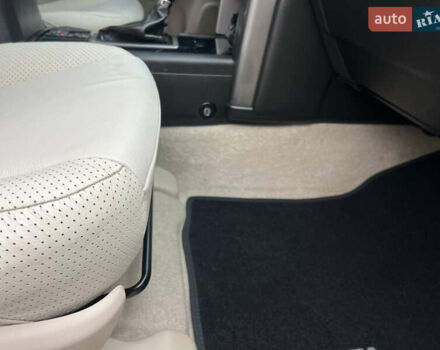 Белый Тойота Ленд Крузер Прадо, объемом двигателя 2.7 л и пробегом 228 тыс. км за 19950 $, фото 121 на Automoto.ua