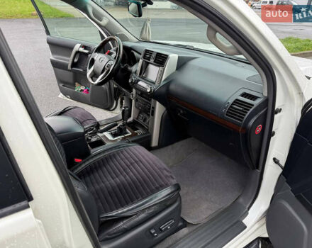 Белый Тойота Ленд Крузер Прадо, объемом двигателя 3.96 л и пробегом 320 тыс. км за 23999 $, фото 6 на Automoto.ua