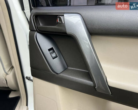 Белый Тойота Ленд Крузер Прадо, объемом двигателя 2.7 л и пробегом 228 тыс. км за 19950 $, фото 107 на Automoto.ua