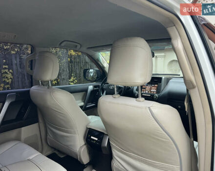 Белый Тойота Ленд Крузер Прадо, объемом двигателя 2.7 л и пробегом 228 тыс. км за 19950 $, фото 106 на Automoto.ua