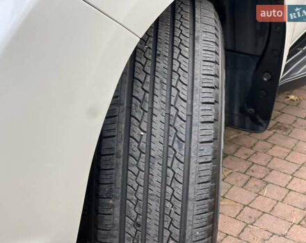 Белый Тойота Ленд Крузер Прадо, объемом двигателя 2.7 л и пробегом 228 тыс. км за 19950 $, фото 10 на Automoto.ua