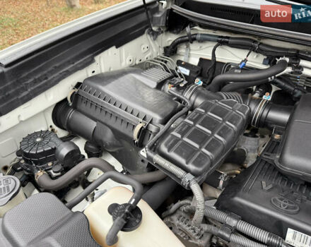 Белый Тойота Ленд Крузер Прадо, объемом двигателя 2.69 л и пробегом 248 тыс. км за 18500 $, фото 25 на Automoto.ua