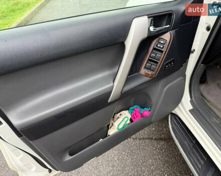 Белый Тойота Ленд Крузер Прадо, объемом двигателя 3.96 л и пробегом 320 тыс. км за 23999 $, фото 12 на Automoto.ua