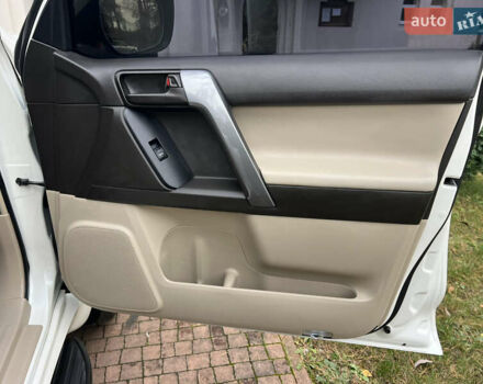 Белый Тойота Ленд Крузер Прадо, объемом двигателя 2.7 л и пробегом 228 тыс. км за 19950 $, фото 111 на Automoto.ua