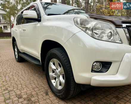 Белый Тойота Ленд Крузер Прадо, объемом двигателя 2.7 л и пробегом 228 тыс. км за 19950 $, фото 27 на Automoto.ua