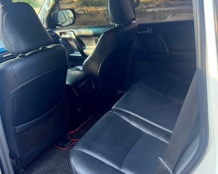 Белый Тойота Ленд Крузер Прадо, объемом двигателя 40 л и пробегом 180 тыс. км за 22500 $, фото 7 на Automoto.ua