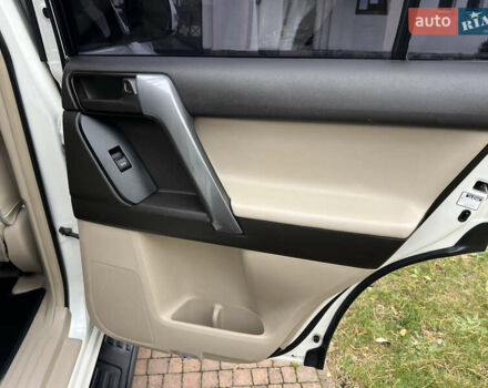Белый Тойота Ленд Крузер Прадо, объемом двигателя 2.7 л и пробегом 228 тыс. км за 19950 $, фото 102 на Automoto.ua
